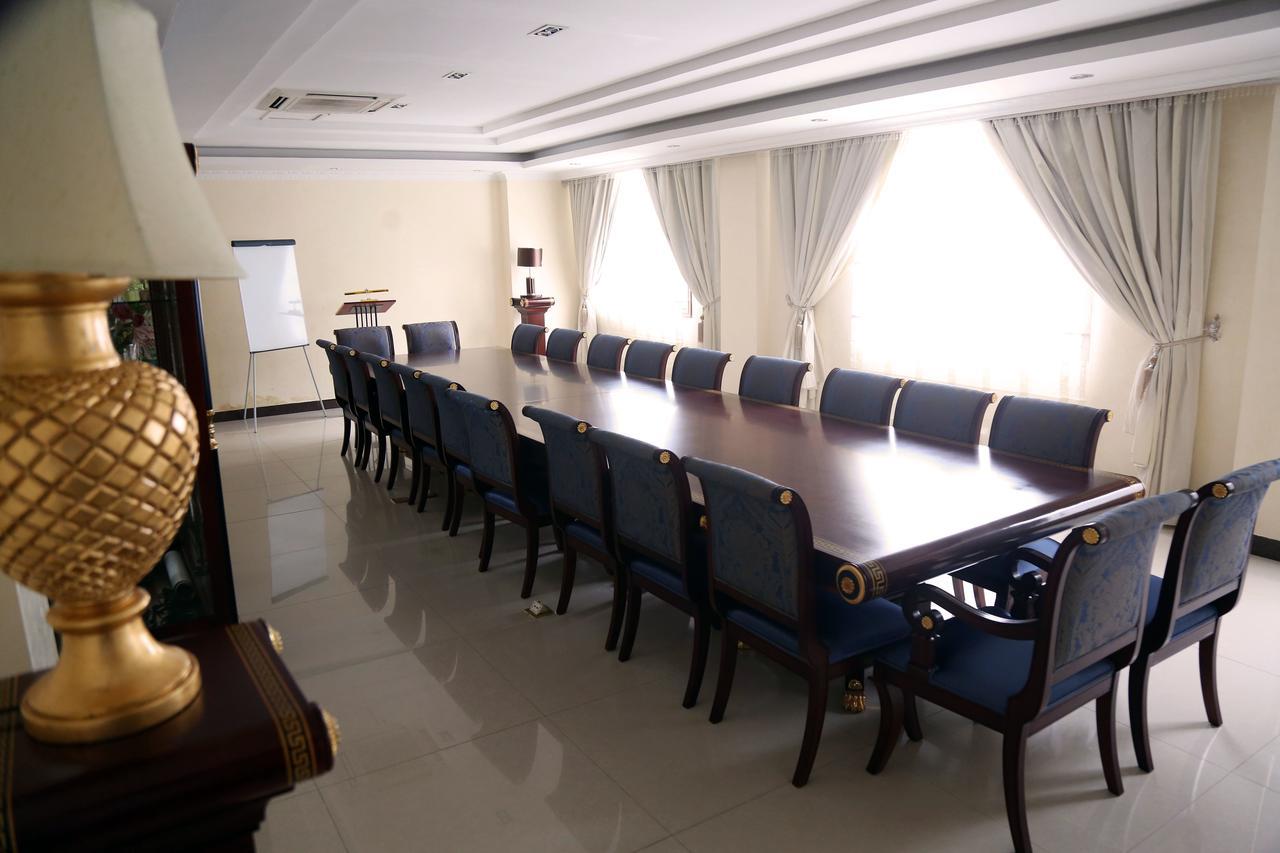 ברזוויל Hotel Amaritsah מראה חיצוני תמונה